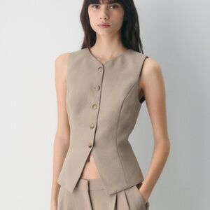 NWT - Aritzia Regal Crepette Vest -  Nomad Taupe